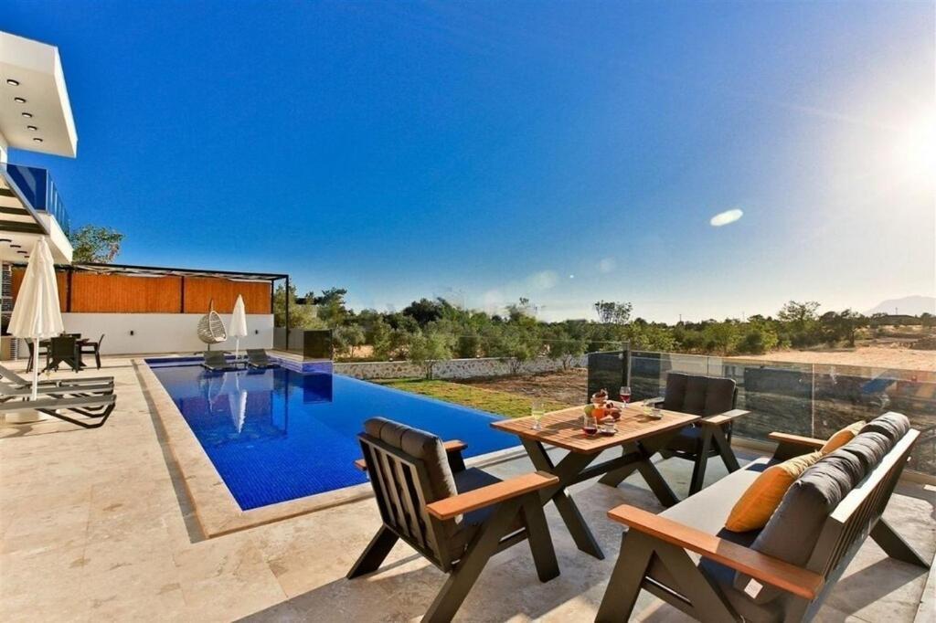 Villa Lycian-Kalkan 3 Bedroom-2 Jakuzzies-Sauna-Turkish Hamam-Huge Private Pool And Lovely Garden Каш Экстерьер фото